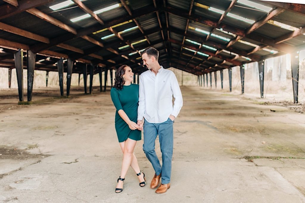 belle Isle Richmond - Couple walking under old metal structure