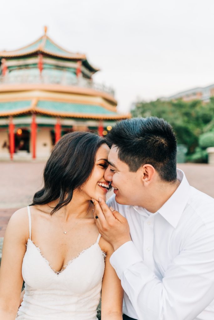 couple getting married at Pagoda in Norfolk Virginia