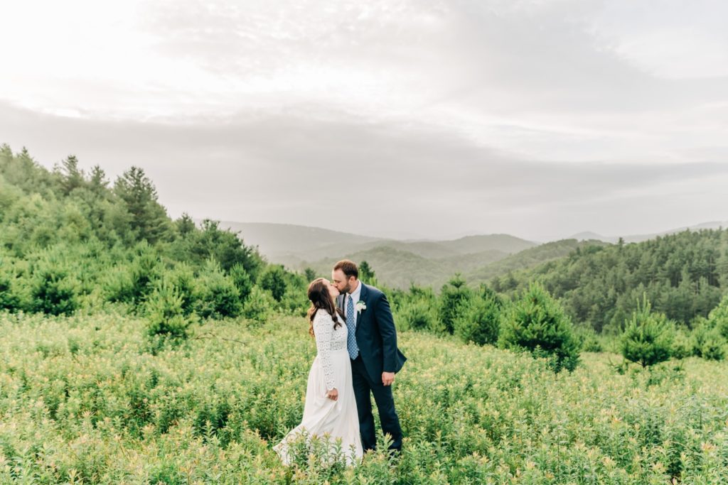 couple kissing in Boone nc mountains