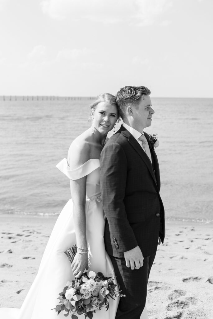 Bride and groom o Virginia Beach