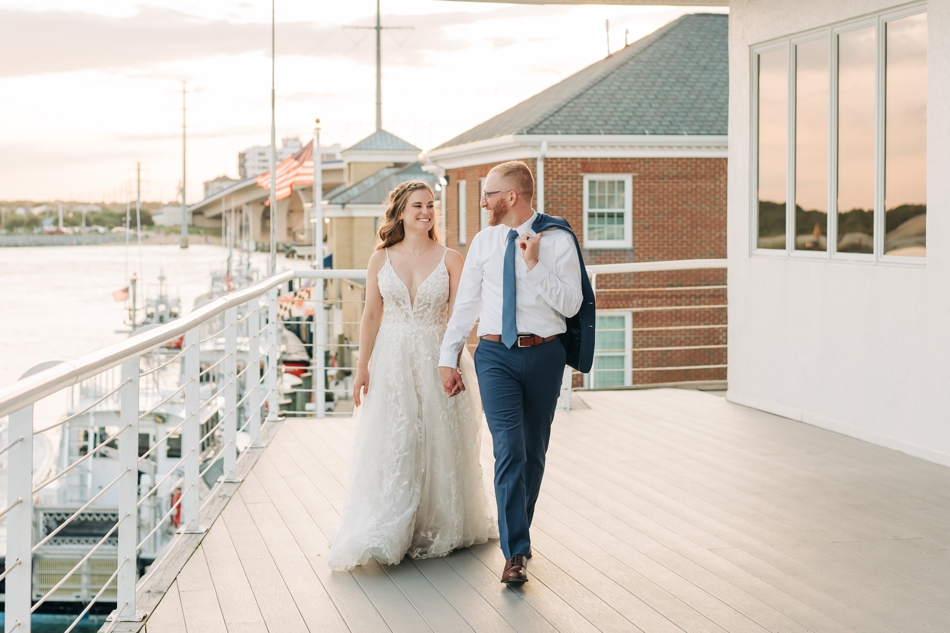 Bride and groom sunset pictures at Lesner Inn
