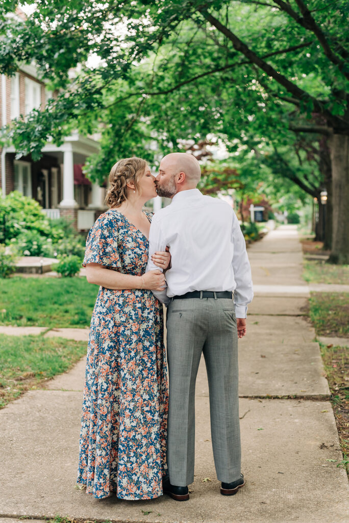 Couple kissing at portraits