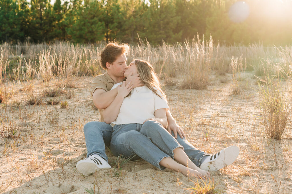 Coupe kissing on the dunes