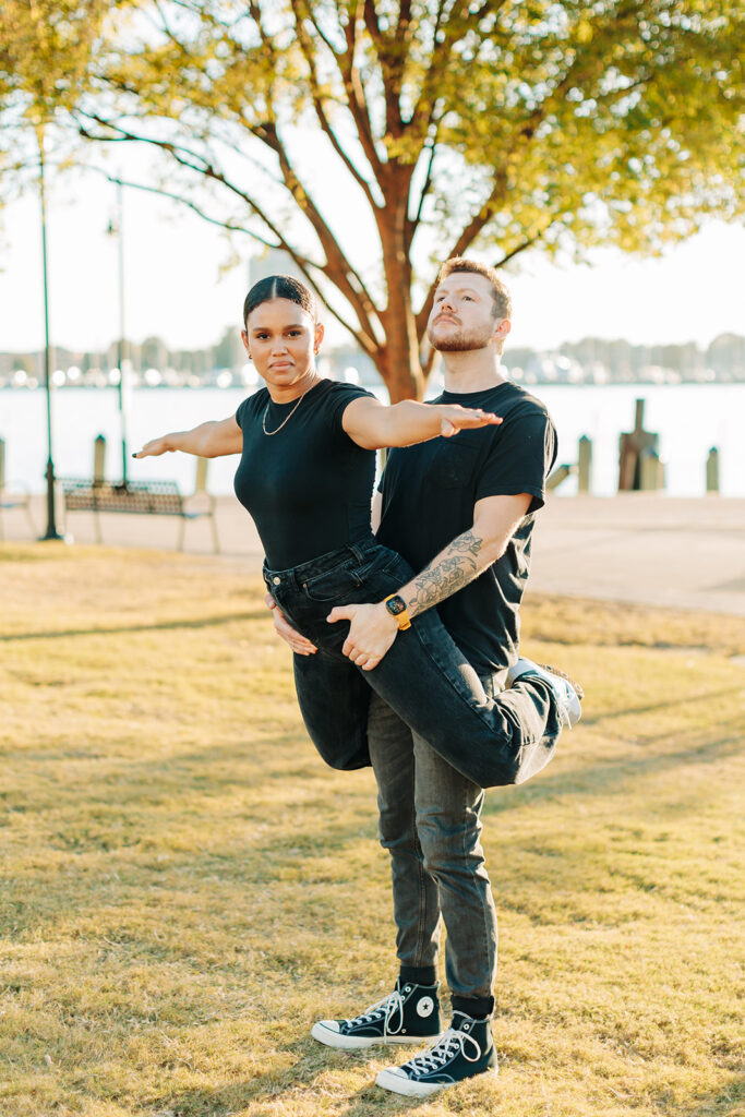 couple doing the titanic pose 