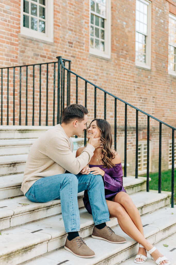 Couple kissing on steps of Wren Building
