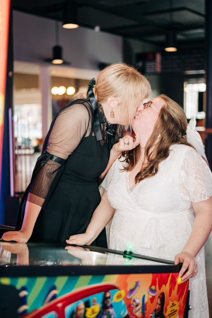 couple kissing