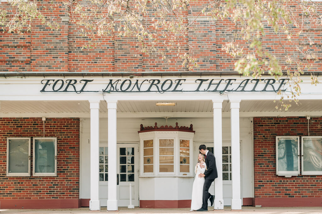 couple kissing at fort Monroe theater